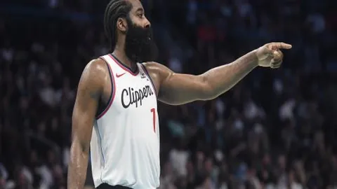 英超焦点战：利物浦险胜狼队，判罚风波再掀波澜